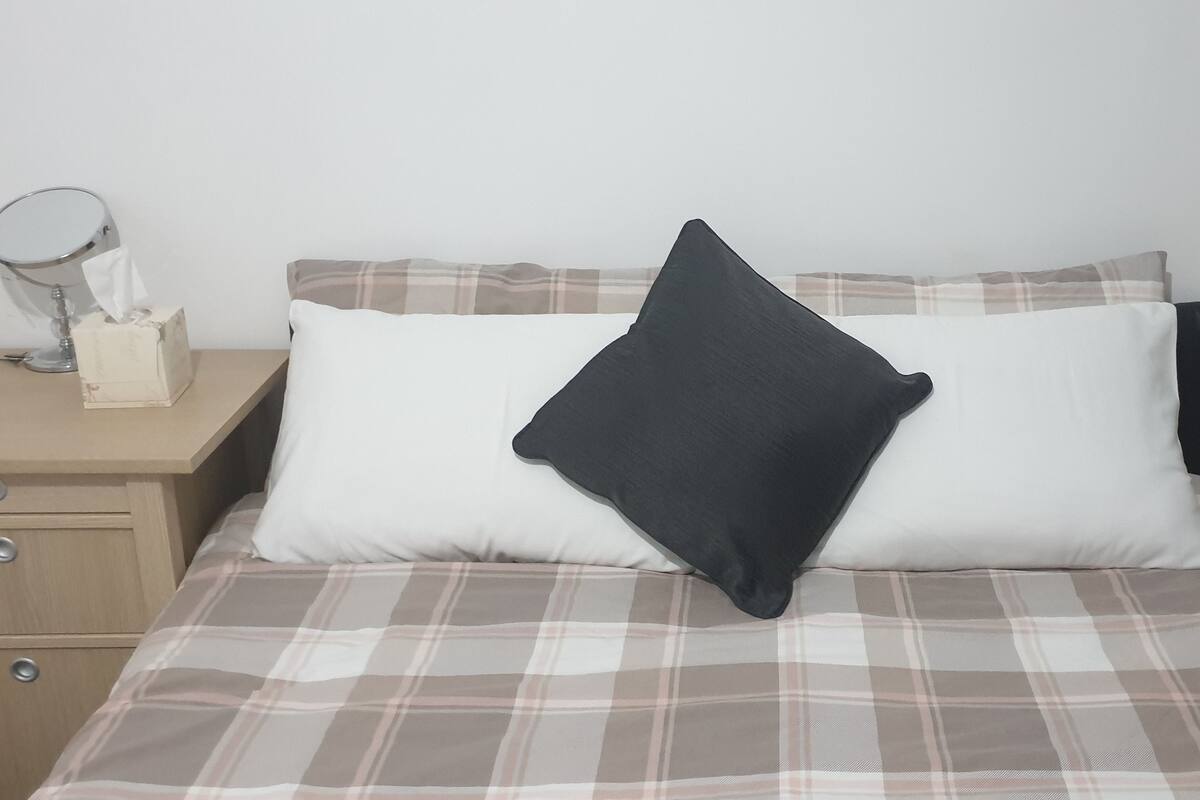 Free WiFi, bed sheets