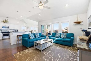 Télévision, cheminée, lecteur de DVD