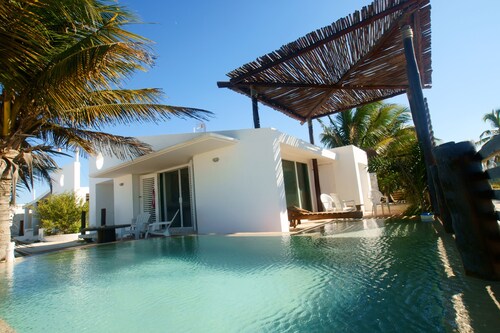 La Casita de Chelem House / with a beautiful Mayan pool