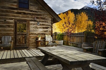¡Acogedoras cabañas rústicas cerca de Chico Hot Springs y a solo 35 minutos del YELLOWSTONE PARK!