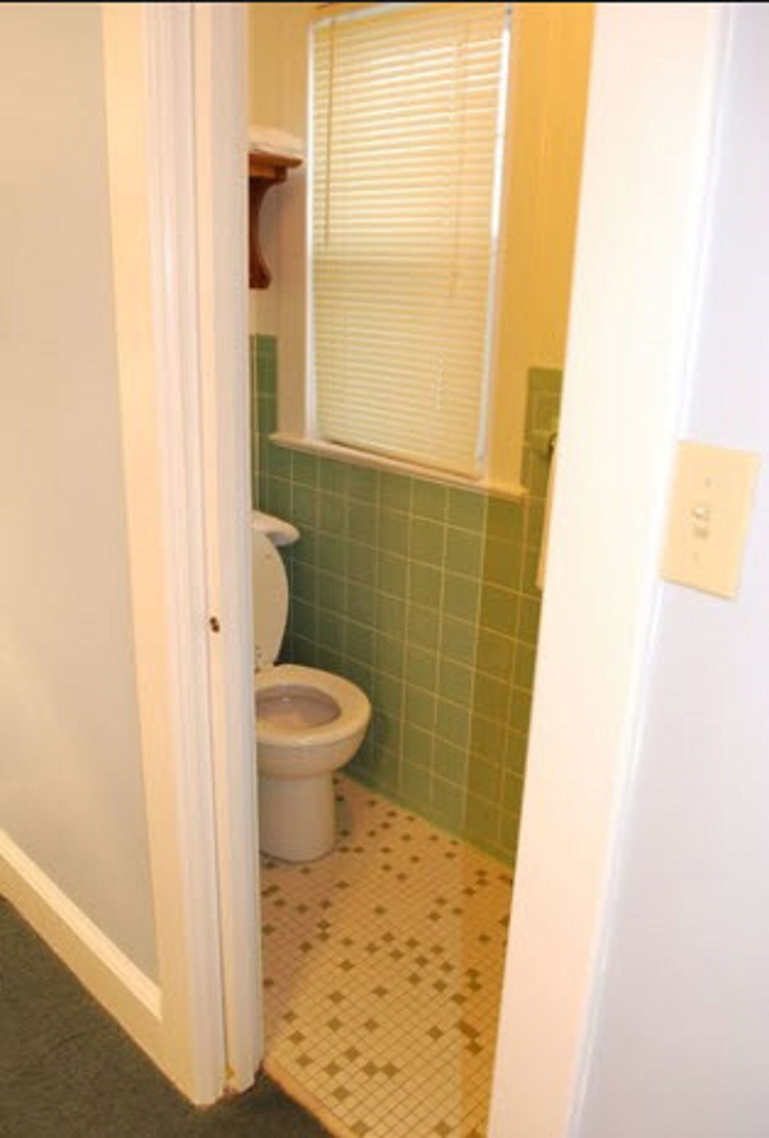 lankford hotel side room, 1 double bed | bathroom | shower, towels, toilet paper