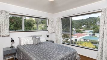 3 bedrooms, iron/ironing board, WiFi