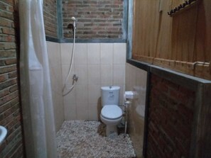 Ducha, artículos de tocador gratuitos, bidet, toallas