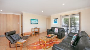 Smart TV - Phoenix Terrace. Great  location (Yamba)