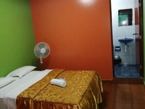 Free WiFi, bed sheets, wheelchair access - Hospedaje El Arca (Lima)