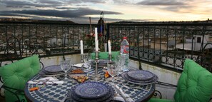 屋外ダイニングエリア