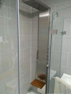 Shower, hair dryer, towels - WanderLost WanderLoft - Ideal for ATU grad student, visiting faculty, ANO outage (Dover)
