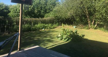 Suuri moderni huvila Sollentunassa Tukholman ulkopuolella