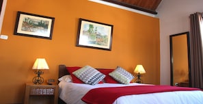 Escritorio, wifi gratis y ropa de cama 
