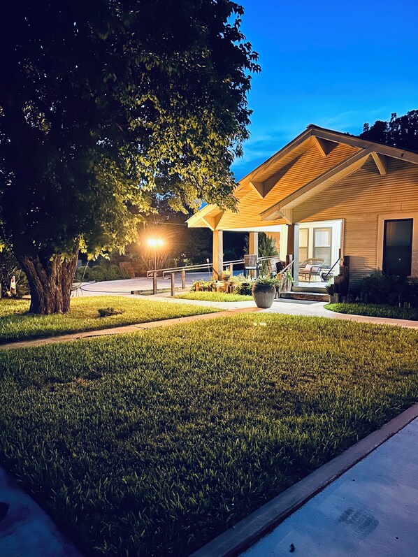 المنشأة من الخارج