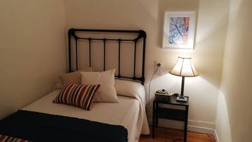 3 bedrooms, iron/ironing board, bed sheets