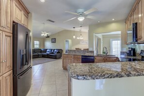House | Private kitchen | Fridge, microwave, stovetop, dishwasher - Villa Secrets (Cape Coral)
