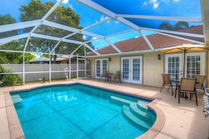 House | 3 bedrooms, desk, free WiFi