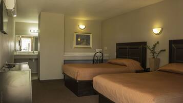 Schreibtisch, laptopgeeigneter Arbeitsplatz, Bügeleisen/Bügelbrett