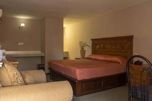 Desk, laptop workspace, iron/ironing board, free WiFi