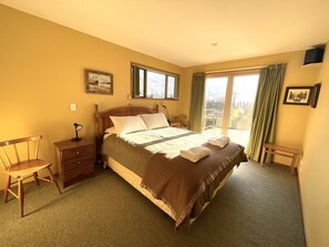 4 habitaciones, tabla de planchar con plancha, wifi y ropa de cama 