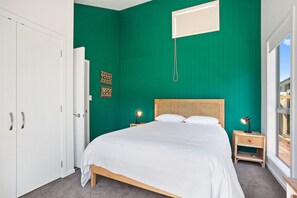 4 bedrooms, iron/ironing board, WiFi