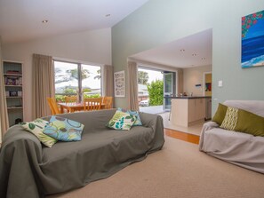 TV - Waihi Wonder - Waihi Holiday Home (Waihi Beach)