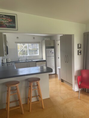 Kylskåp, mikrovågsugn, ugn och diskmaskin