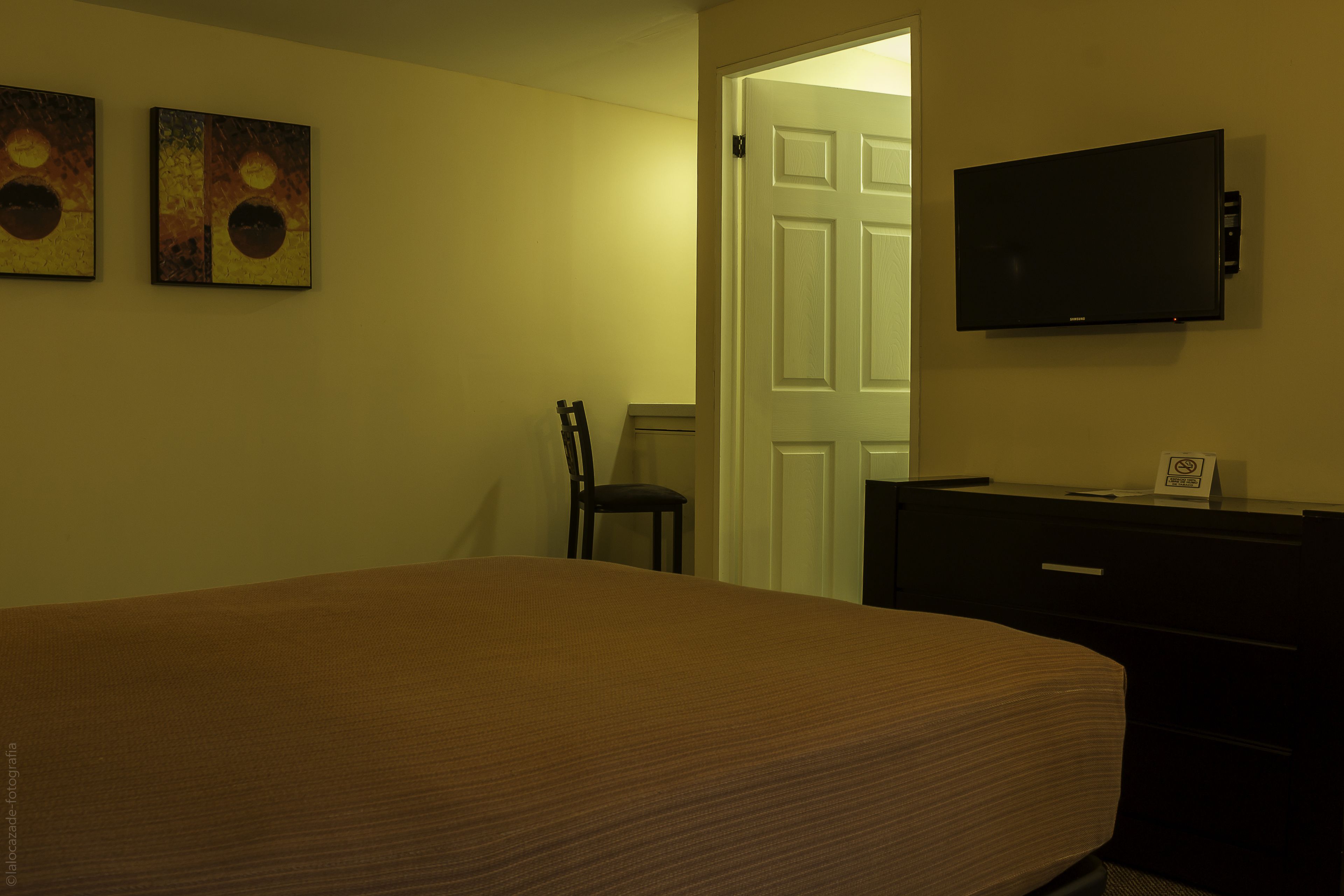 comfort room, 1 double bed | television