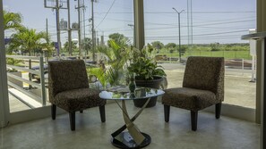 로비 좌석 공간