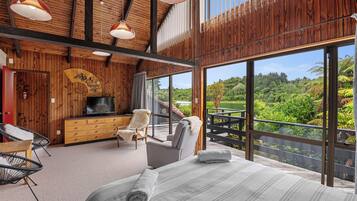 4 bedrooms, iron/ironing board, WiFi