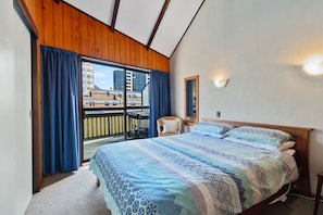 3 habitaciones, tabla de planchar con plancha, wifi y ropa de cama