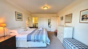 3 chambres, fer et planche à repasser, Wi-Fi gratuit, draps fournis