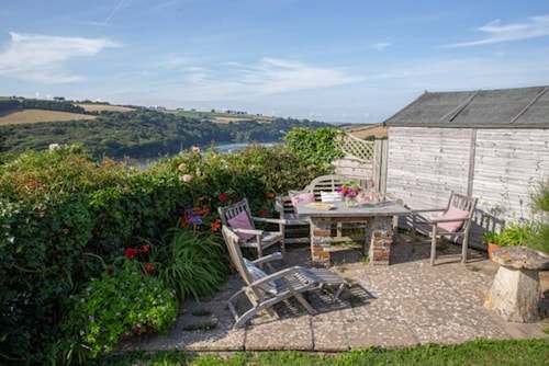 2 Steepfield, spacious apartment, Bantham S. Devon