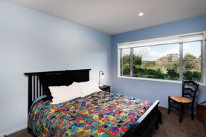 3 chambres, fer et planche à repasser, Wi-Fi, draps fournis
