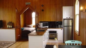 Kühlschrank, Mikrowelle, Ofen, Wasserkocher
