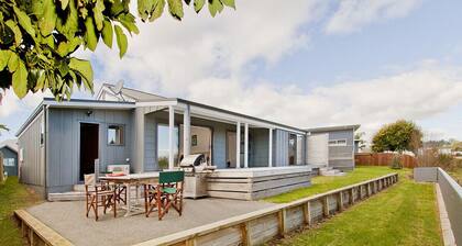 Sea Breeze - Whangamata Holiday Home