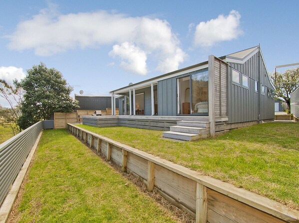 المنشأة من الخارج