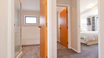 3 bedrooms, iron/ironing board, WiFi