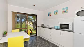 Fridge, microwave, oven, coffee/tea maker
