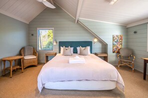3 bedrooms, iron/ironing board, WiFi, bed sheets - Headland Views Oneroa - Oneroa Coastal Home with Sea Views (Oneroa)