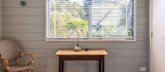 Noll View - Stay Waiheke