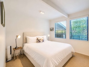 3 habitaciones, tabla de planchar con plancha, wifi y ropa de cama