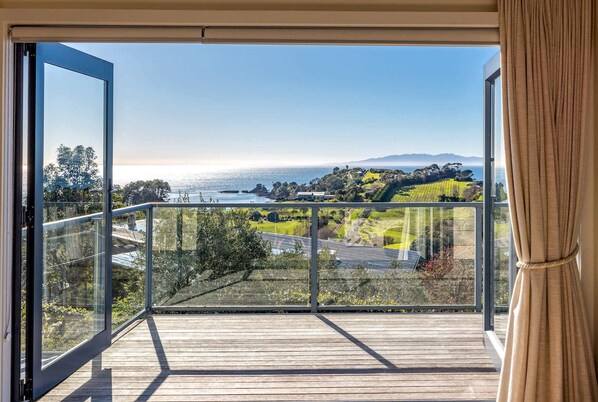 Interior - Headland Views Oneroa - Oneroa Coastal Home with Sea Views (Oneroa)