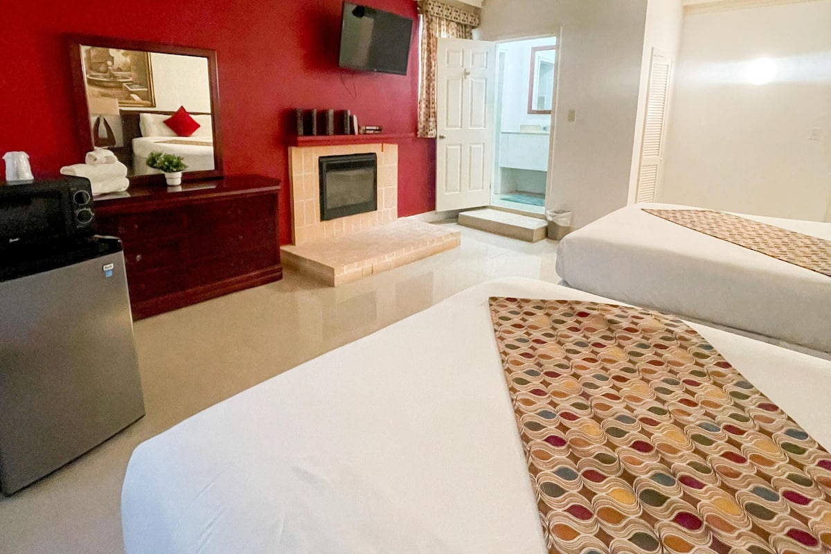 1 bedroom, individually decorated, individually furnished