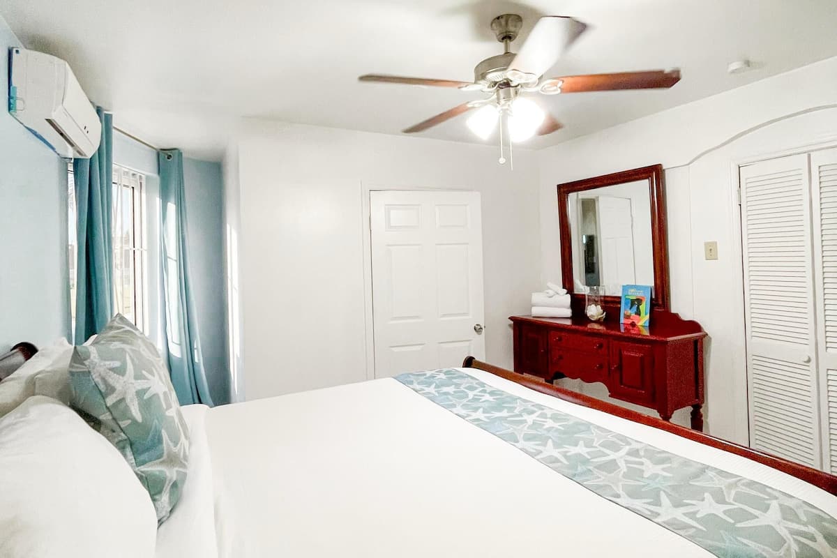 1 bedroom, individually decorated, individually furnished