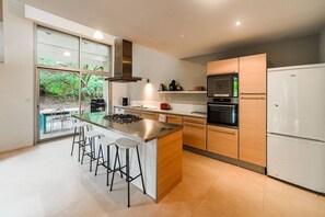 Fridge, microwave, oven, dishwasher