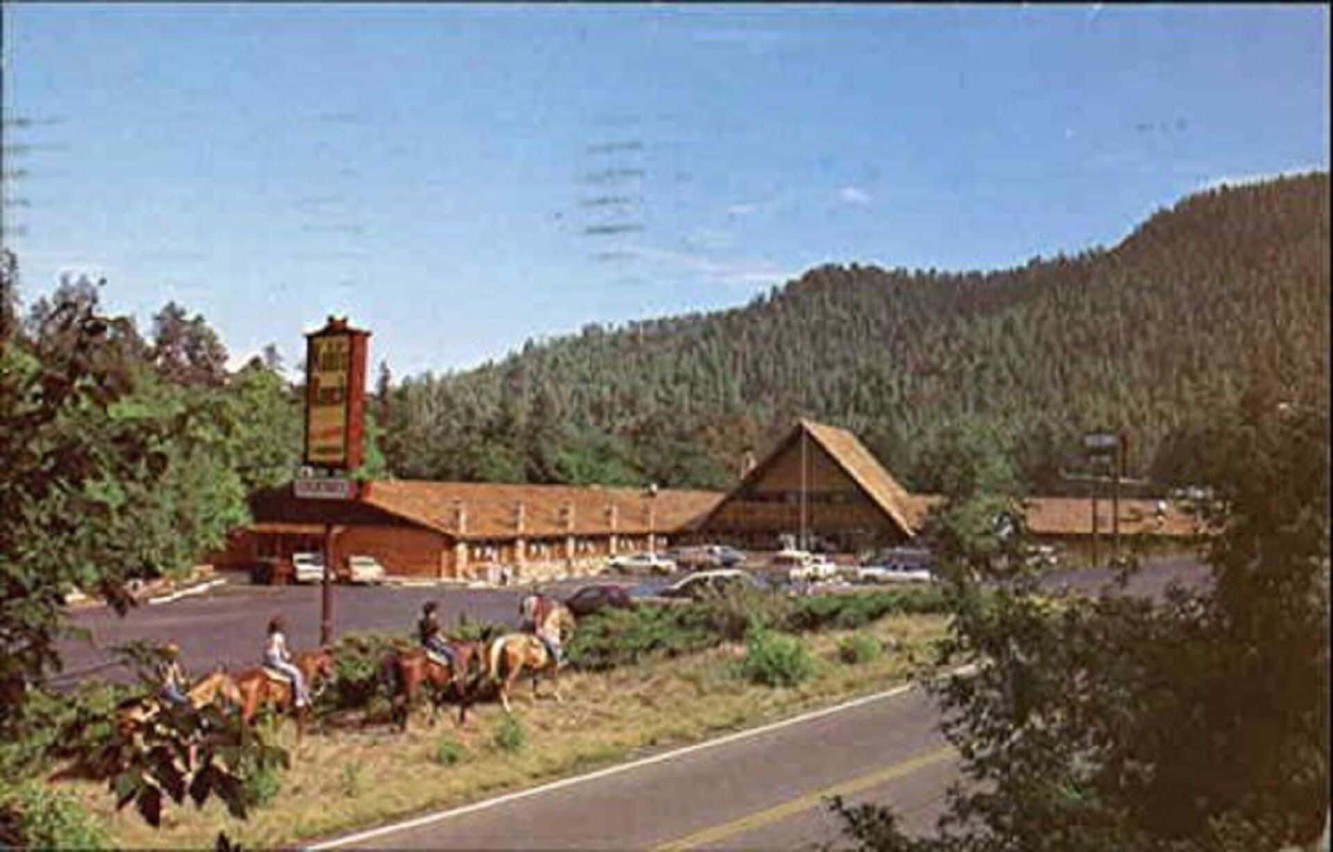 STUDIO~ KOHLS RANCH LODGE~ MOUNTAIN VIEWS~ BAR/LOUNGE~ RESTAURANT~ POOL~ HOT TUB