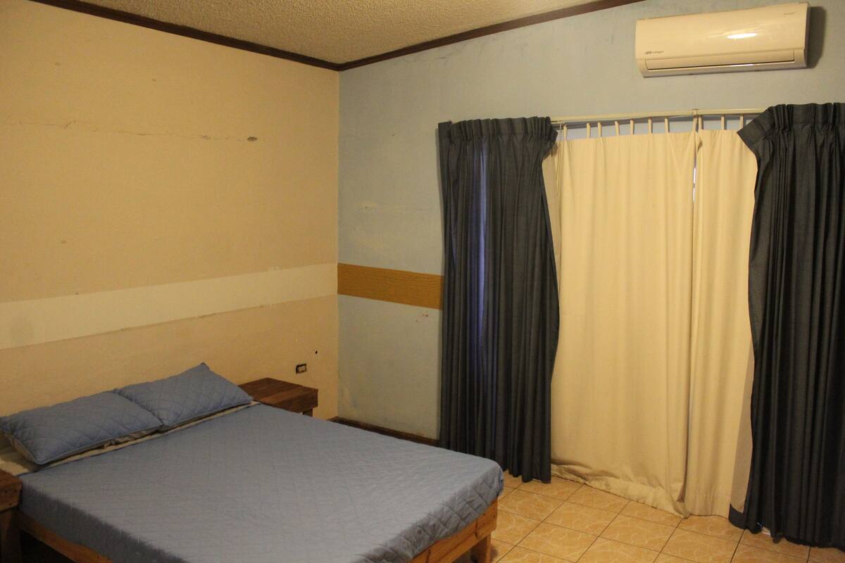 Individually furnished, blackout curtains, iron/ironing board, free WiFi