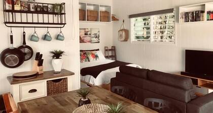 MK Studio Rarotonga - Modern Island Bach