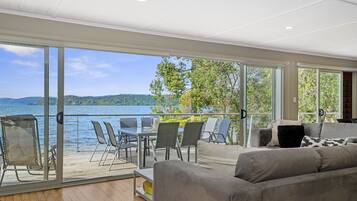 TV, fireplace, ping pong