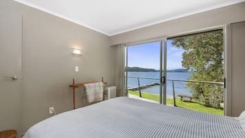 4 bedrooms, iron/ironing board