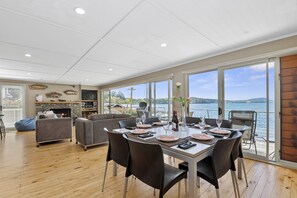 Dining - Onepoto Bay Lakehouse - Lake Rotoiti Holiday Home (Lake Rotoiti)