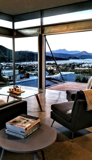 المنشأة من الداخل