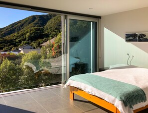 3 Schlafzimmer, Schreibtisch, Bügeleisen/Bügelbrett, Reisekinderbett